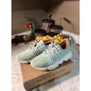 Band of Gypsies SUEDE VENUS  Platform SneakerB*O*G COLLECTIVE $99 +tax  Sz 9